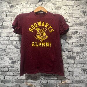 EUC Wizarding World of Harry Potter Hogwarts Alumni T-Shirt Burgundy Size Medium